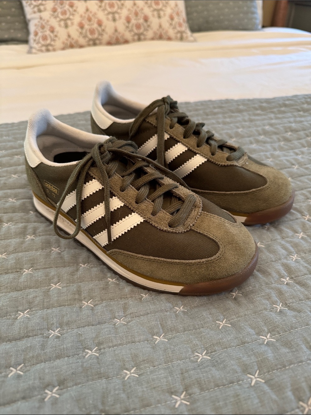 EUC Adidas Sneakers